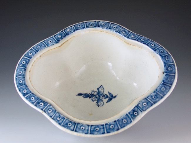 Bow porcelain sugar bowl
