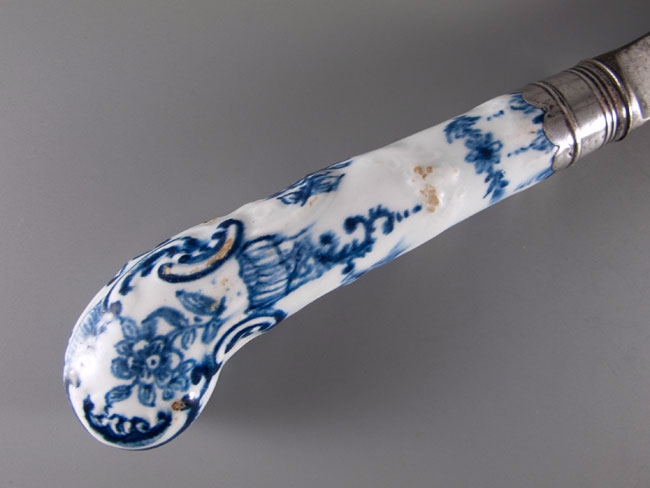 Bow blue and white knife