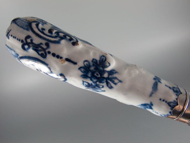 Bow blue and white knife