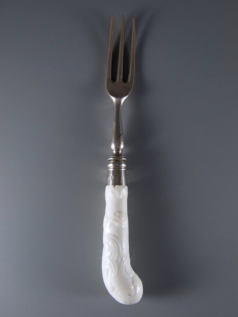 Bow porcelain fork