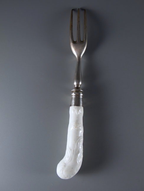 Bow porcelain fork