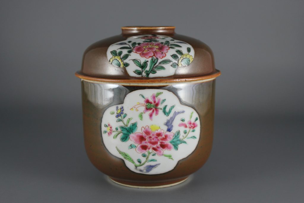 Chinese Batavian lidded jar