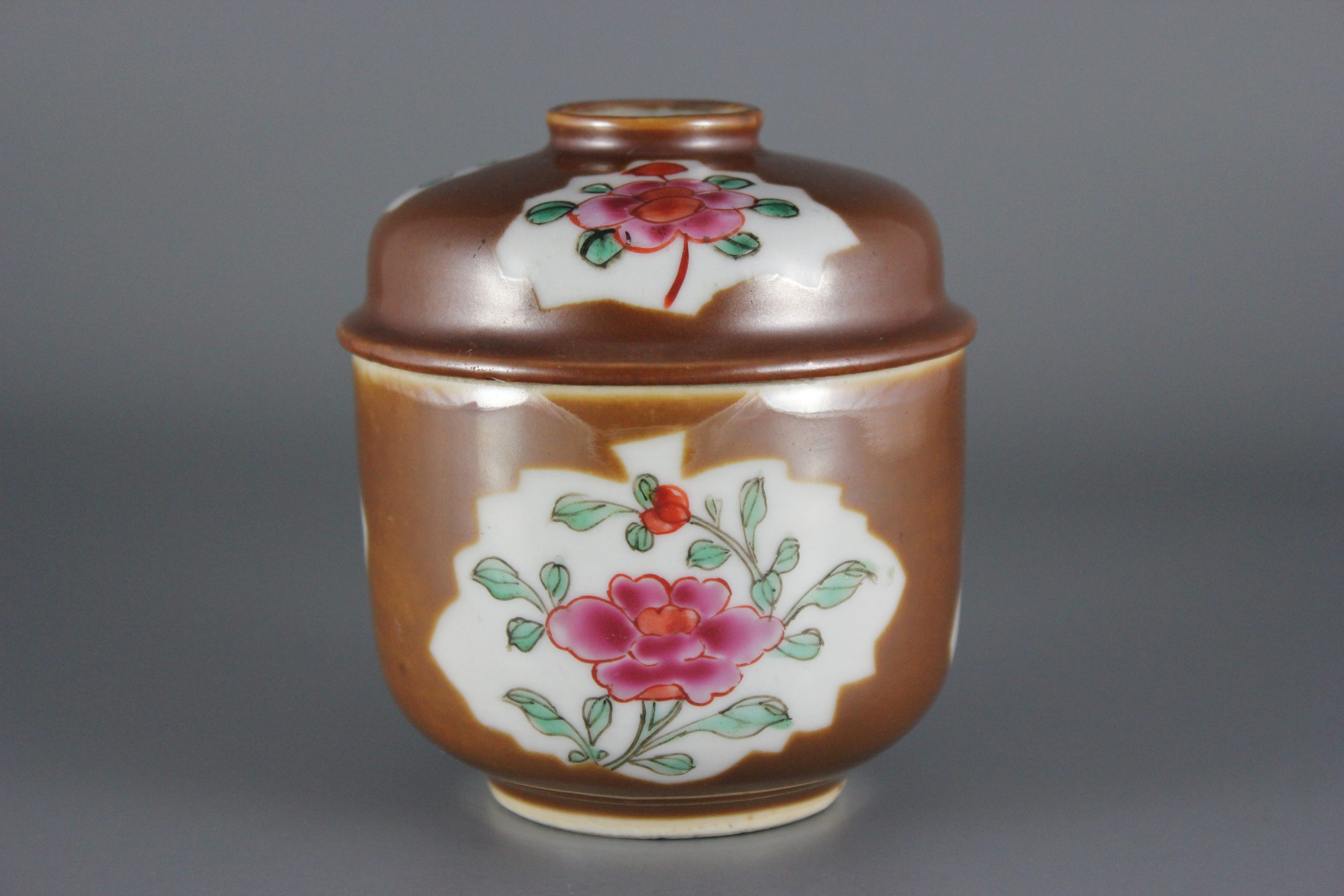 Chinese Batavian lidded jar