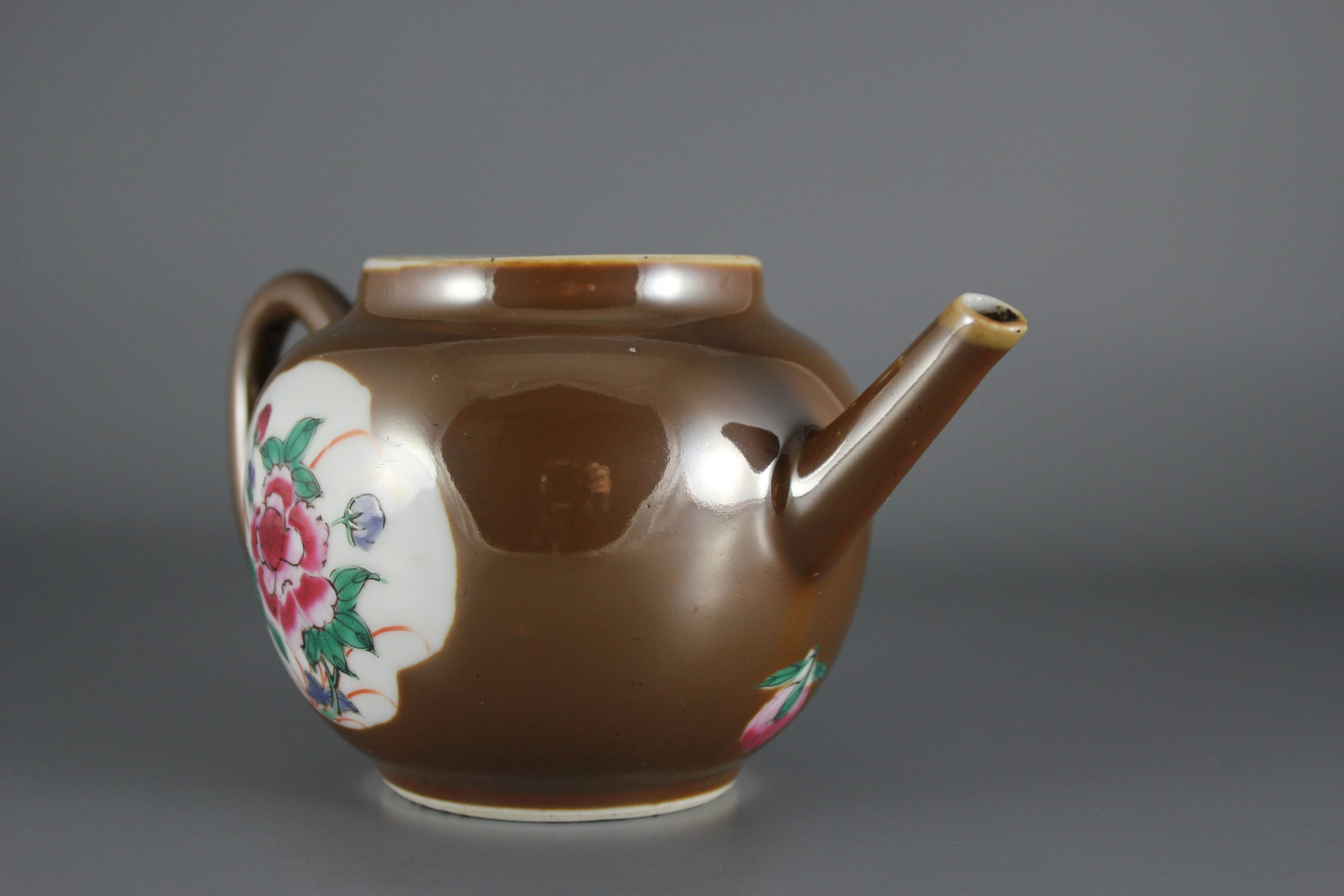 Chinese Batavian ware teapot