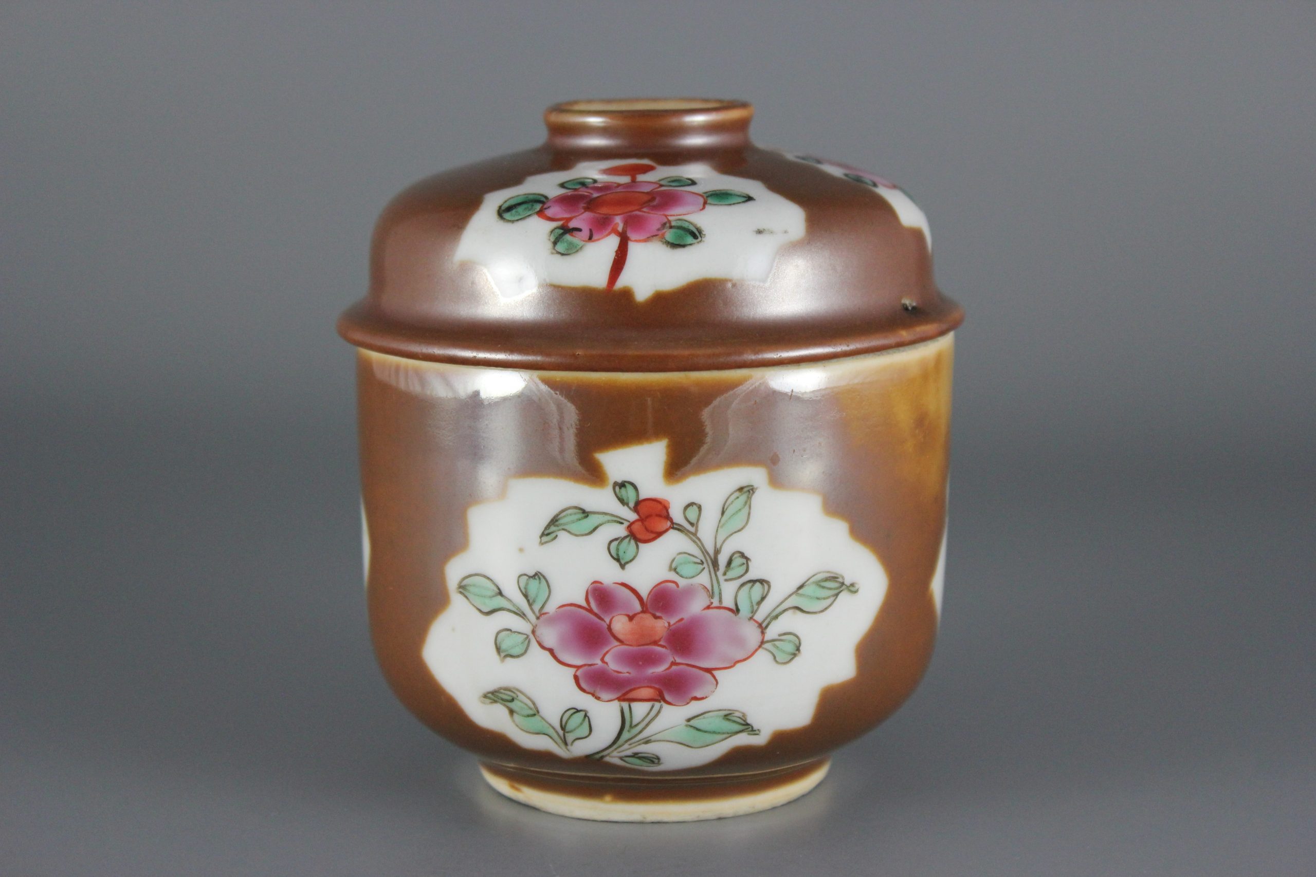 Chinese Batavian jar and cover