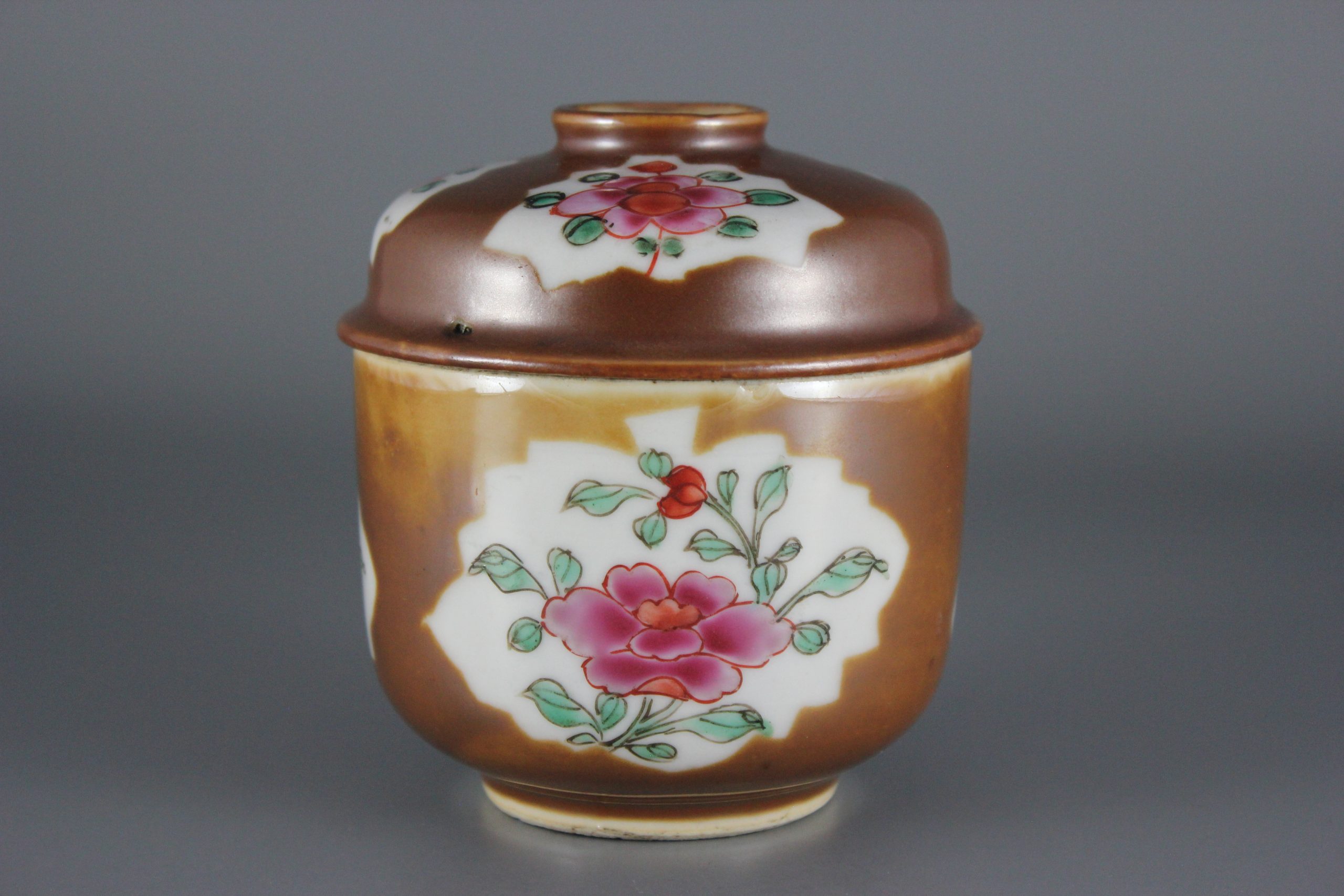 Chinese Batavian lidded jar