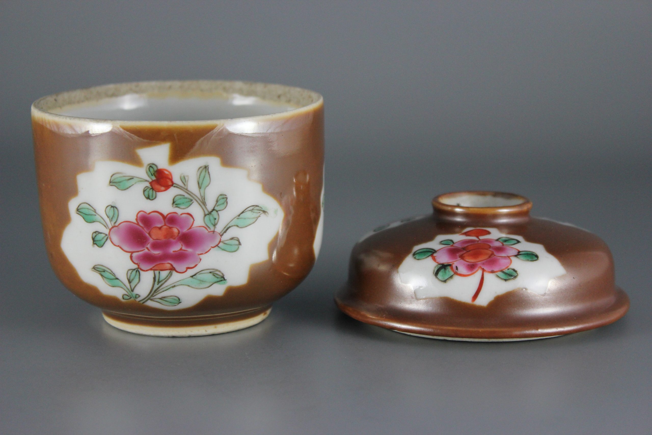 Chinese Batavian jar and cover