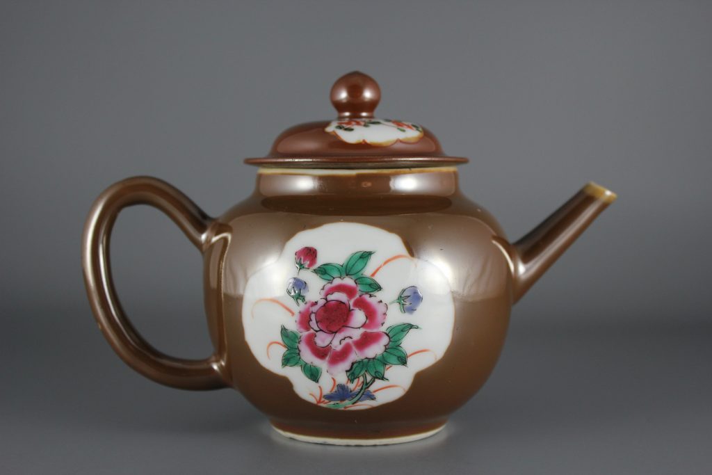 Chinese Batavian ware teapot