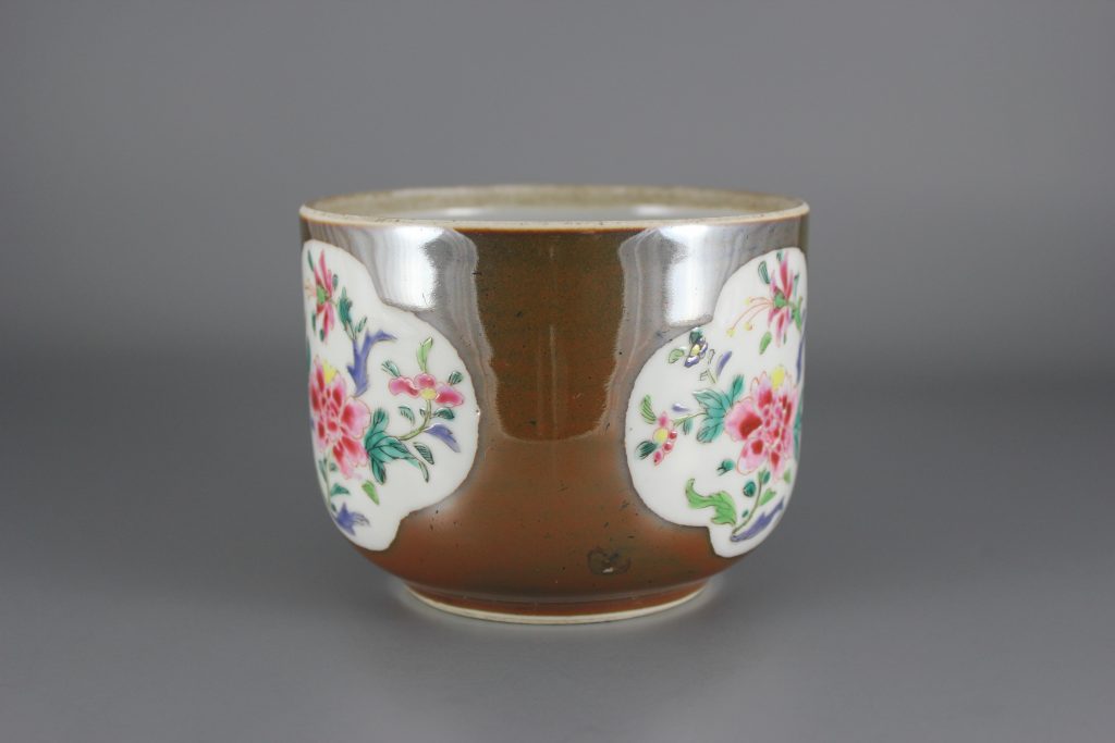 Chinese Batavian jar and cover