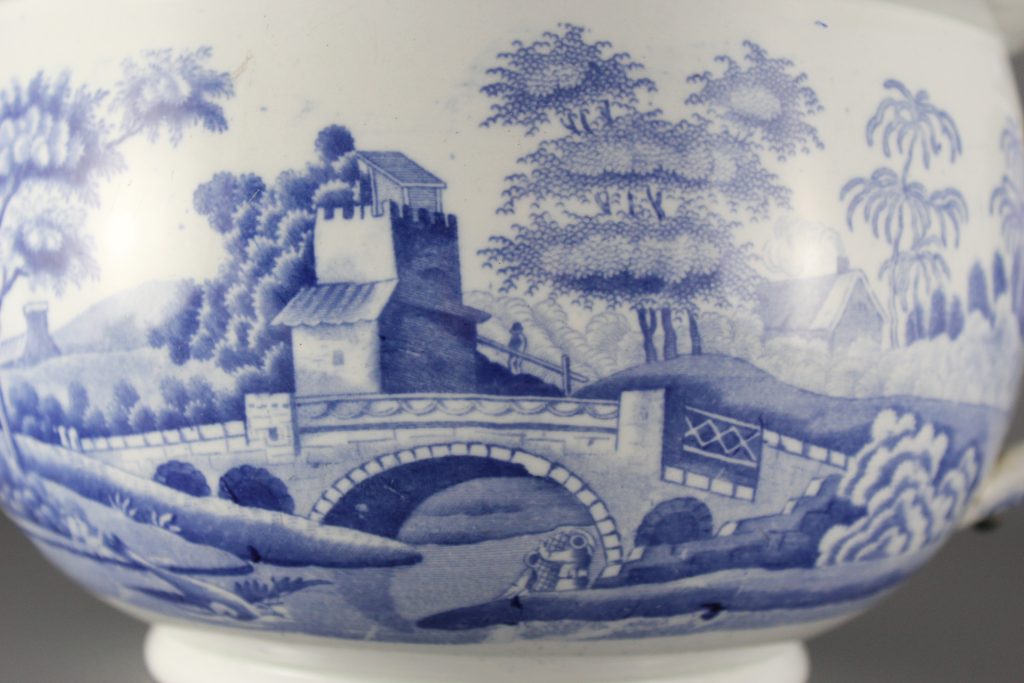 Spode chamber pot