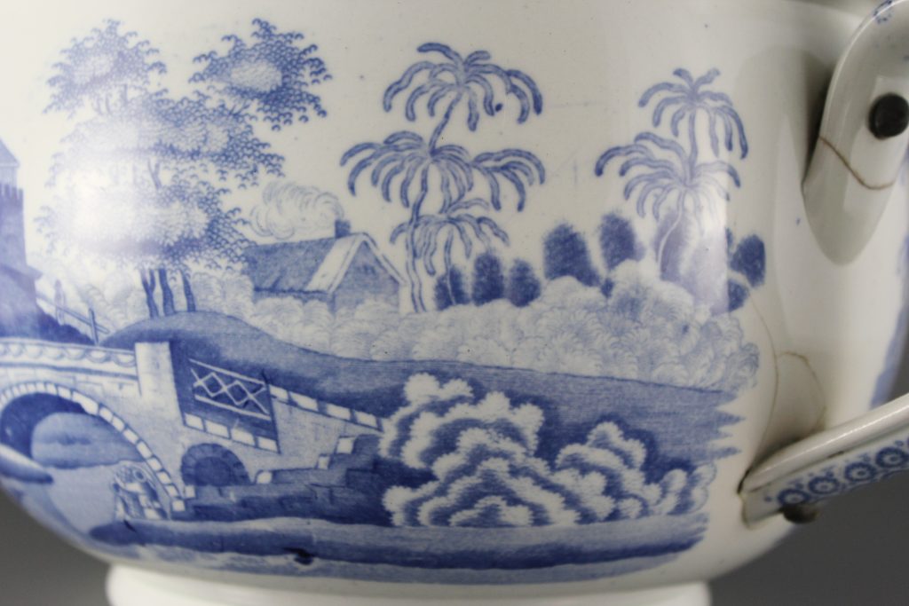 Spode chamber pot