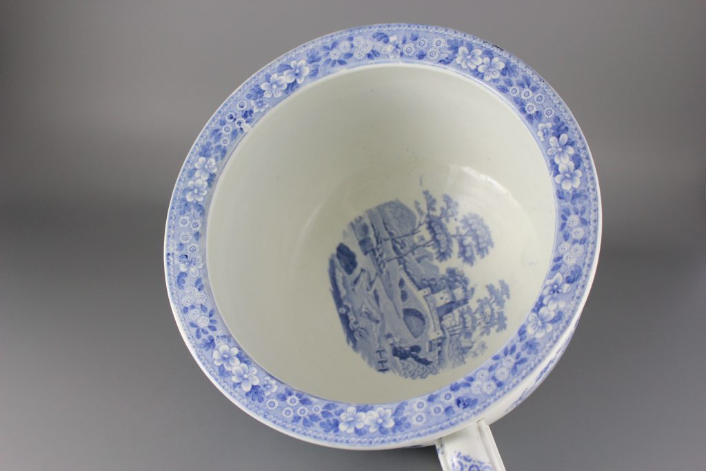 Spode chamber pot